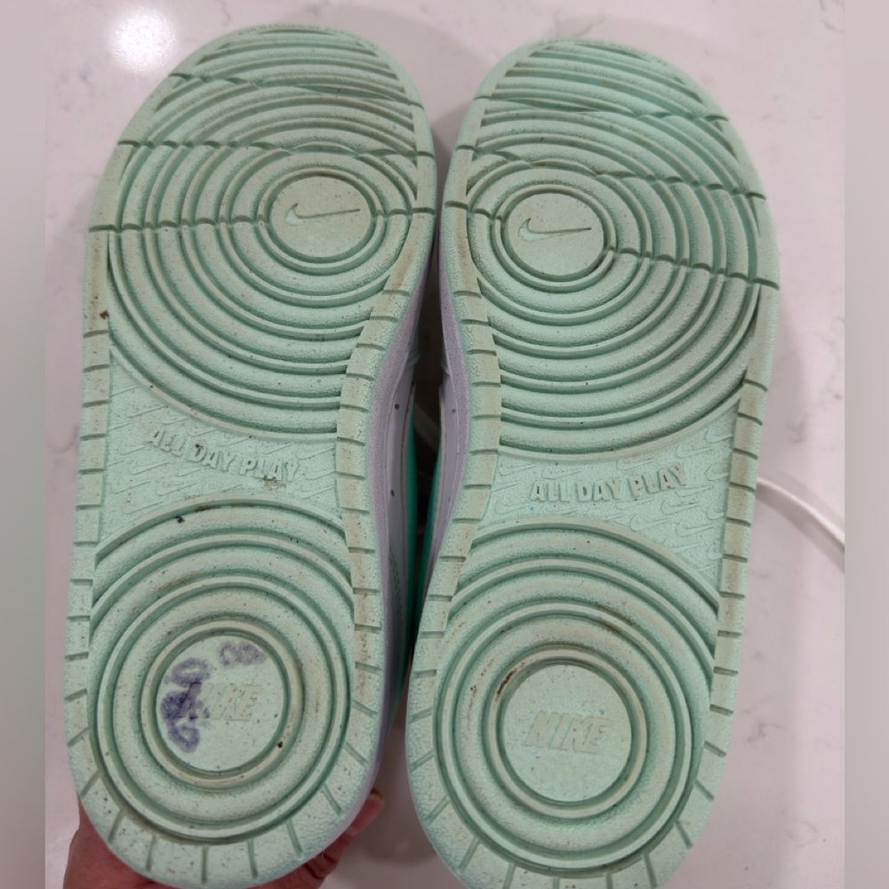Nike Women's Sneakers in Mint and White - Picture 6 of 13